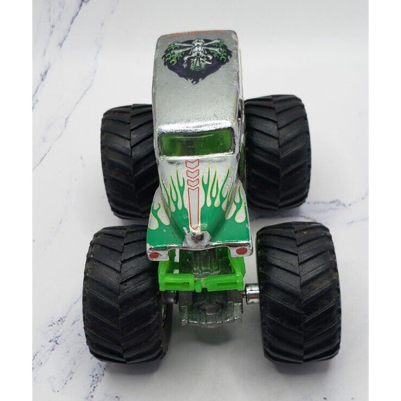 Hot Wheels Monster Jam Grave Digger Chrome Silver 1:64 - Picture 5 of 8